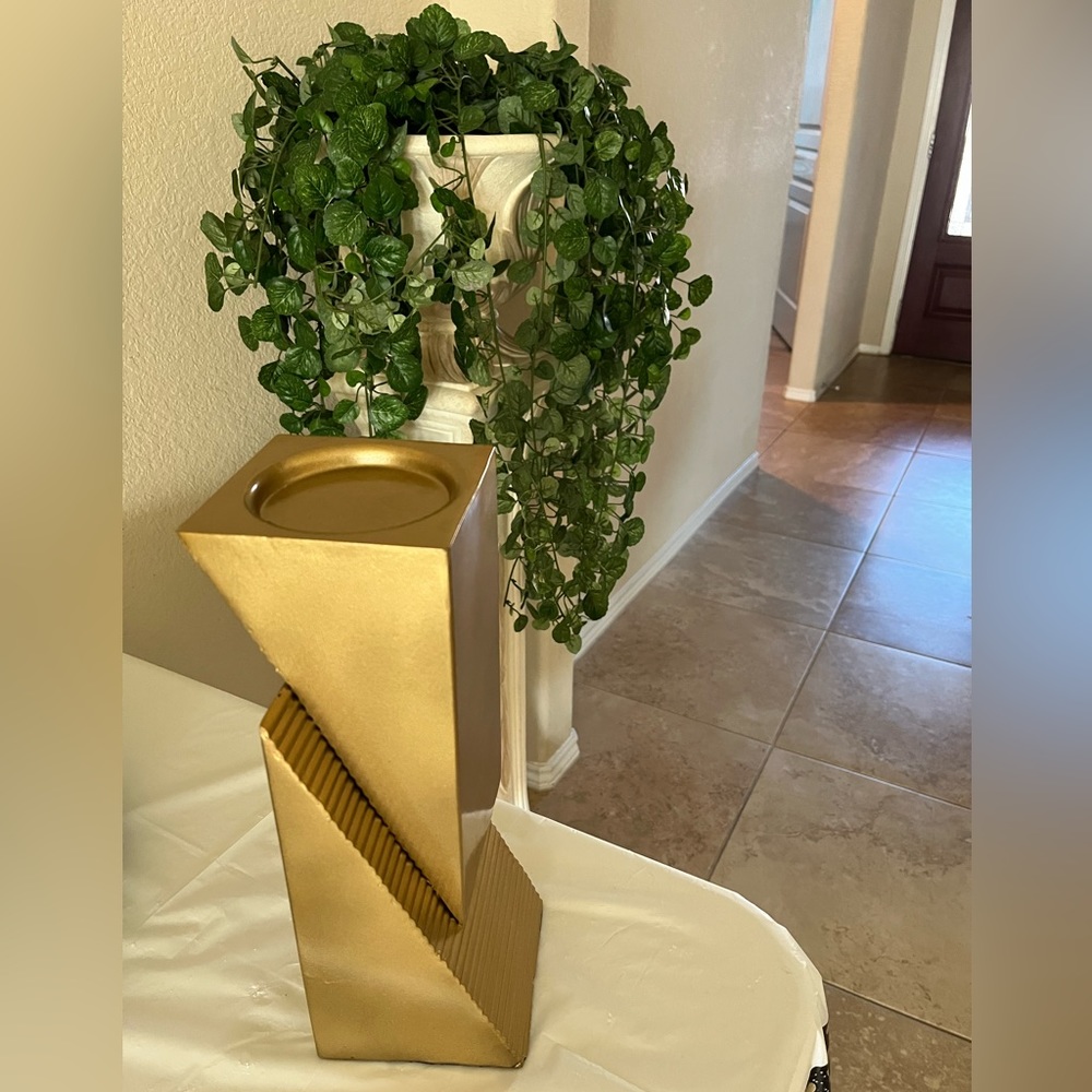 Z. Gallerie Pillar Gold - New